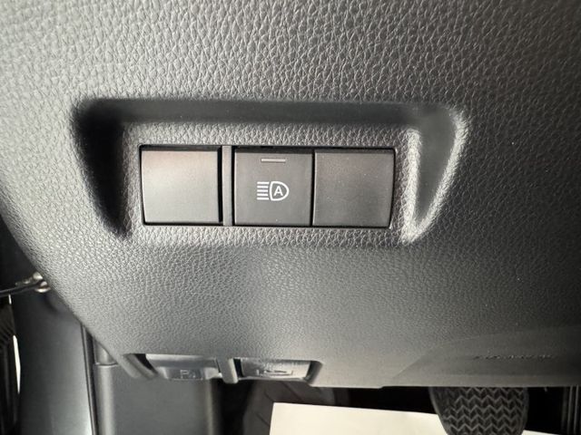 你沒看錯 ~ 我僅跑四萬多 ! 定速、ACC、車偏、煞停、TCS防滑、胎壓監控、後座出風口 ! 可以全額貸款 ~  第10張相片