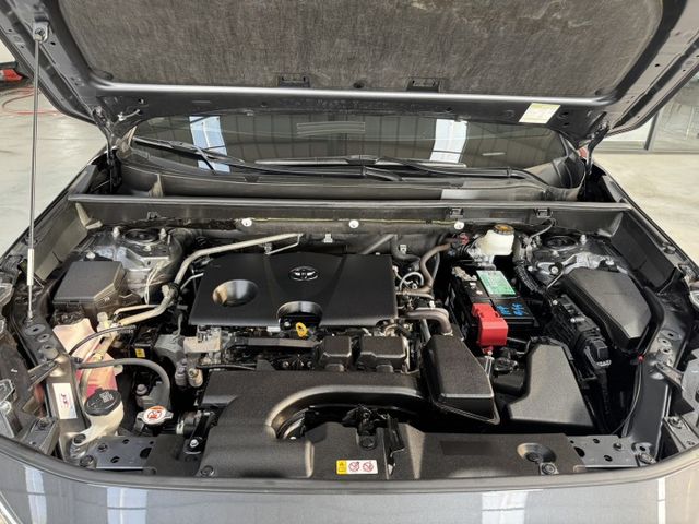 你沒看錯 ~ 我僅跑四萬多 ! 定速、ACC、車偏、煞停、TCS防滑、胎壓監控、後座出風口 ! 可以全額貸款 ~  第12張相片