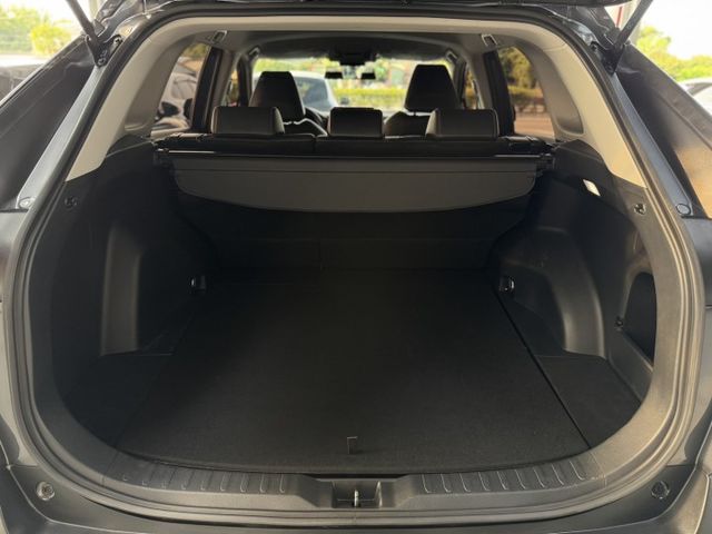 你沒看錯 ~ 我僅跑四萬多 ! 定速、ACC、車偏、煞停、TCS防滑、胎壓監控、後座出風口 ! 可以全額貸款 ~  第14張相片