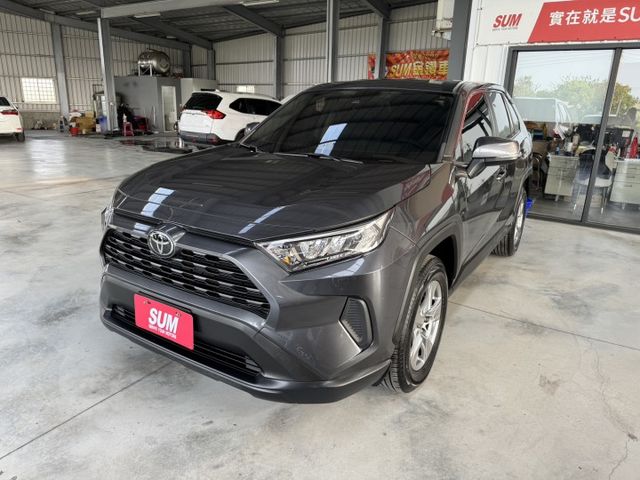 你沒看錯 ~ 我僅跑四萬多 ! 定速、ACC、車偏、煞停、TCS防滑、胎壓監控、後座出風口 ! 可以全額貸款 ~  第20張相片