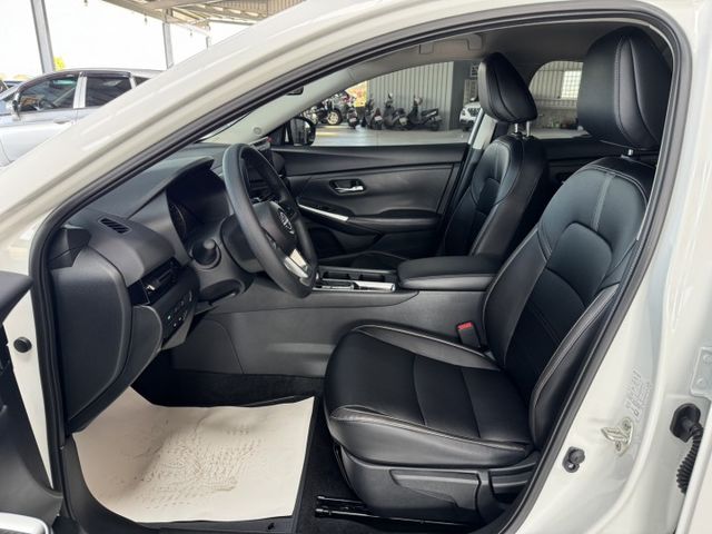 我真的僅跑五千 ~ 新車保固中 ~ !  免鑰使、定速、ACC、環景系統、盲點偵測、左右獨立空調、後座出風口 !  第2張相片