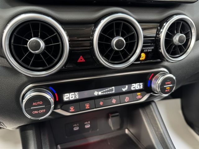 我真的僅跑五千 ~ 新車保固中 ~ !  免鑰使、定速、ACC、環景系統、盲點偵測、左右獨立空調、後座出風口 !  第7張相片