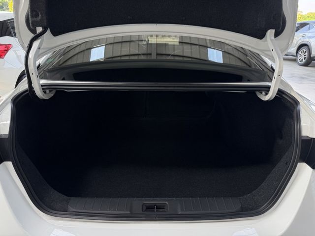 我真的僅跑五千 ~ 新車保固中 ~ !  免鑰使、定速、ACC、環景系統、盲點偵測、左右獨立空調、後座出風口 !  第15張相片