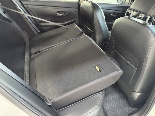 我真的僅跑五千 ~ 新車保固中 ~ !  免鑰使、定速、ACC、環景系統、盲點偵測、左右獨立空調、後座出風口 !  第16張相片