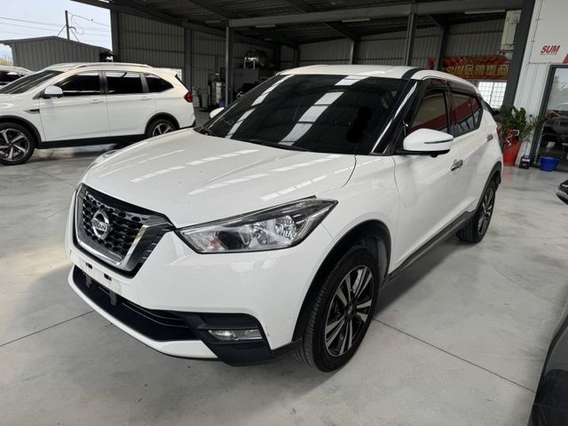 就是愛白車 ~ 免鑰使、定速、環景系統、恆溫空調、TCS防滑、胎壓監控、光感應頭燈、後座分離傾倒 !  第1張相片