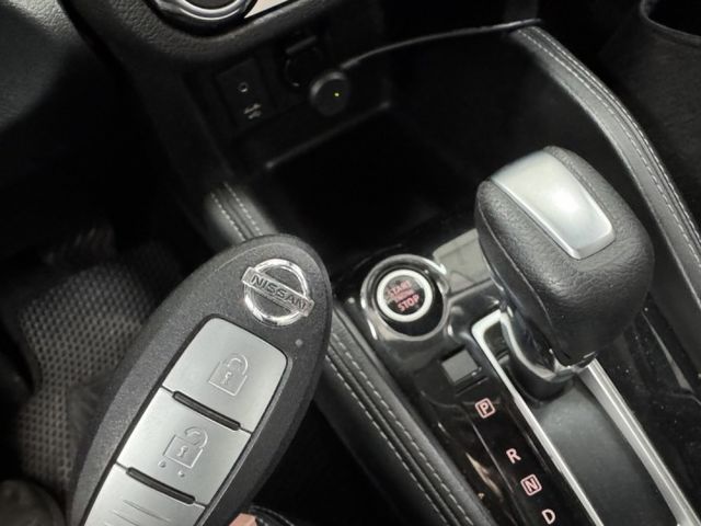 就是愛白車 ~ 免鑰使、定速、環景系統、恆溫空調、TCS防滑、胎壓監控、光感應頭燈、後座分離傾倒 !  第3張相片