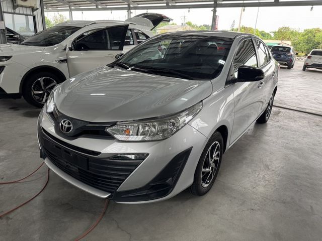 新車保固中 ~ TCS防滑、胎壓監控、抬頭顯示器、倒車顯影、光感應頭燈、ISOFIX ! 僅跑七萬 ~  第1張相片