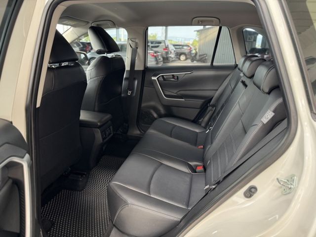 網友專屬優惠實施中 ~ 定速、ACC、車偏、煞停、胎壓監控、TCS防滑、後座出風口、後座分離傾倒 !  第3張相片