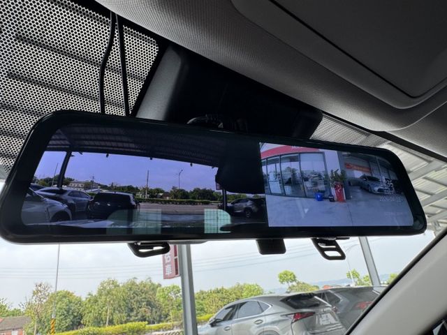 網友專屬優惠實施中 ~ 定速、ACC、車偏、煞停、胎壓監控、TCS防滑、後座出風口、後座分離傾倒 !  第8張相片