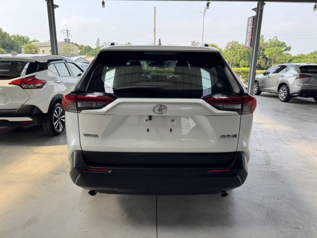 網友專屬優惠實施中 ~ 定速、ACC、車偏、煞停、胎壓監控、TCS防滑、後座出風口、後座分離傾倒 !  第13張相片