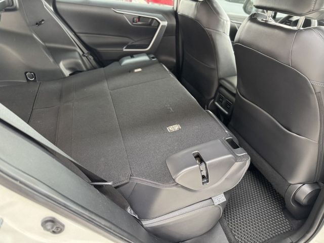 網友專屬優惠實施中 ~ 定速、ACC、車偏、煞停、胎壓監控、TCS防滑、後座出風口、後座分離傾倒 !  第16張相片