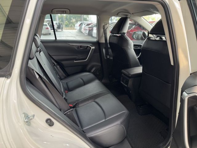 網友專屬優惠實施中 ~ 定速、ACC、車偏、煞停、胎壓監控、TCS防滑、後座出風口、後座分離傾倒 !  第17張相片