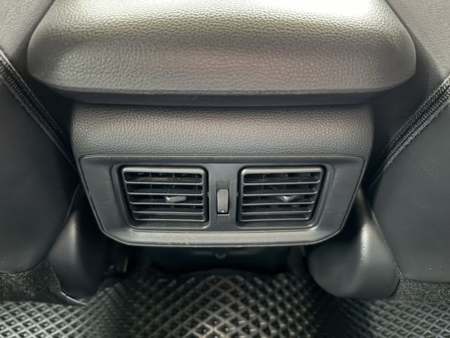 網友專屬優惠實施中 ~ 定速、ACC、車偏、煞停、胎壓監控、TCS防滑、後座出風口、後座分離傾倒 !  第18張相片