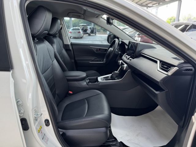 網友專屬優惠實施中 ~ 定速、ACC、車偏、煞停、胎壓監控、TCS防滑、後座出風口、後座分離傾倒 !  第19張相片