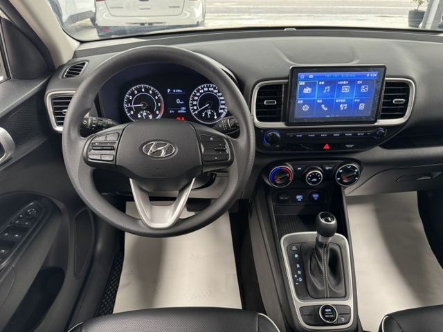 僅跑六萬多 !  TCS防滑、胎壓監控、光感應頭燈、ISOFIX、後座分離傾倒 ! 可以全額貸款 ~  第5張相片