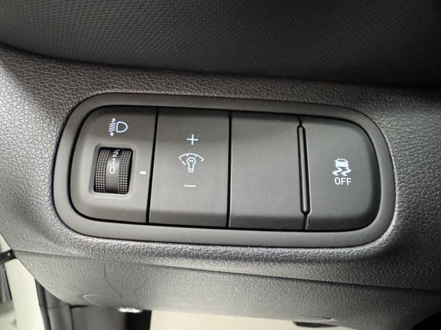 僅跑六萬多 !  TCS防滑、胎壓監控、光感應頭燈、ISOFIX、後座分離傾倒 ! 可以全額貸款 ~  第9張相片