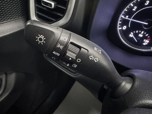 僅跑六萬多 !  TCS防滑、胎壓監控、光感應頭燈、ISOFIX、後座分離傾倒 ! 可以全額貸款 ~  第10張相片