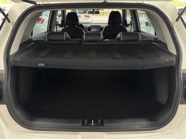 僅跑六萬多 !  TCS防滑、胎壓監控、光感應頭燈、ISOFIX、後座分離傾倒 ! 可以全額貸款 ~  第13張相片