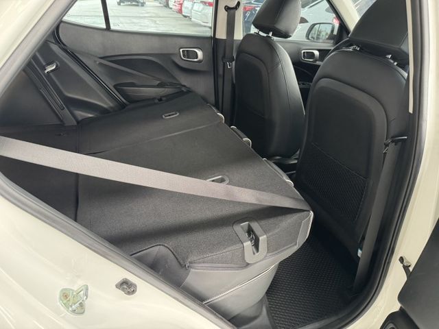 僅跑六萬多 !  TCS防滑、胎壓監控、光感應頭燈、ISOFIX、後座分離傾倒 ! 可以全額貸款 ~  第15張相片