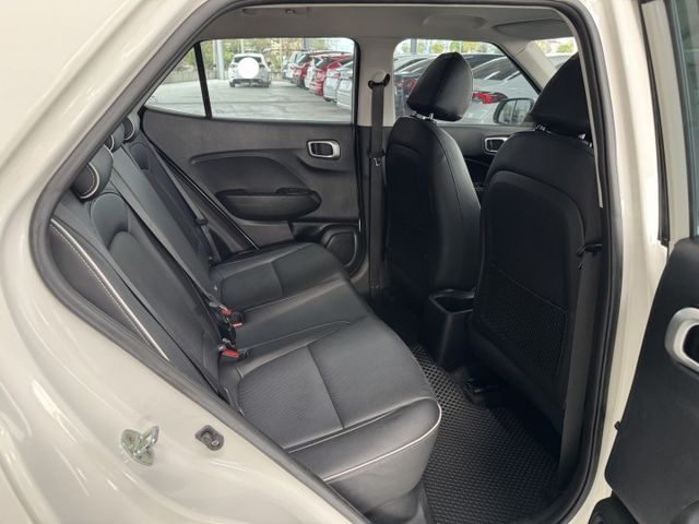 僅跑六萬多 !  TCS防滑、胎壓監控、光感應頭燈、ISOFIX、後座分離傾倒 ! 可以全額貸款 ~  第16張相片