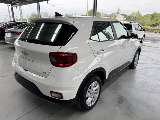 僅跑六萬多 !  TCS防滑、胎壓監控、光感應頭燈、ISOFIX、後座分離傾倒 ! 可以全額貸款 ~  第19張相片