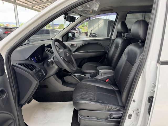 歡迎比較~我沒有載貨喔~內裝一級棒~ 大螢幕安卓機、衛星導航、定速、TCS防滑、光感應頭燈、後座分離傾倒 ~  第2張相片