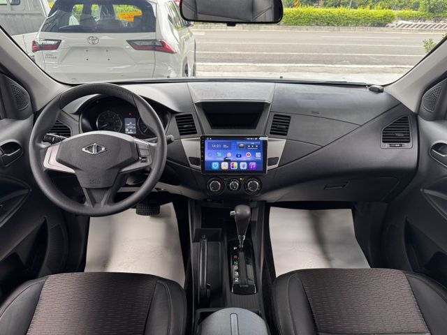 歡迎比較~我沒有載貨喔~內裝一級棒~ 大螢幕安卓機、衛星導航、定速、TCS防滑、光感應頭燈、後座分離傾倒 ~  第4張相片