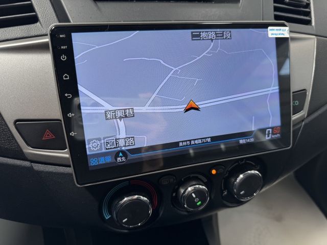 歡迎比較~我沒有載貨喔~內裝一級棒~ 大螢幕安卓機、衛星導航、定速、TCS防滑、光感應頭燈、後座分離傾倒 ~  第6張相片