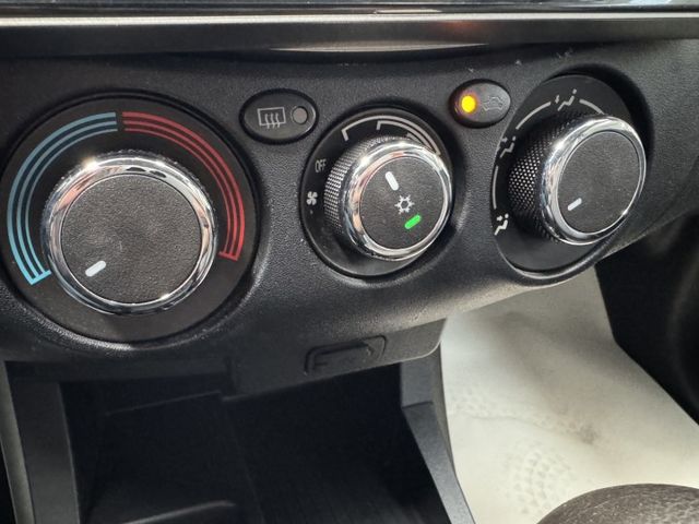 歡迎比較~我沒有載貨喔~內裝一級棒~ 大螢幕安卓機、衛星導航、定速、TCS防滑、光感應頭燈、後座分離傾倒 ~  第9張相片