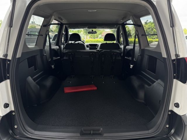 歡迎比較~我沒有載貨喔~內裝一級棒~ 大螢幕安卓機、衛星導航、定速、TCS防滑、光感應頭燈、後座分離傾倒 ~  第18張相片