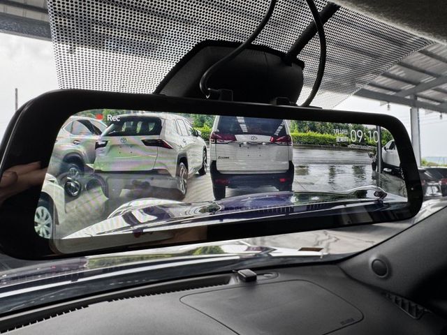 網友專屬優惠實施中 ~ I-KEY、定速、TCS防滑、胎壓監控、恆溫空調、ISOFIX、後座分離傾倒~僅跑14萬  第9張相片