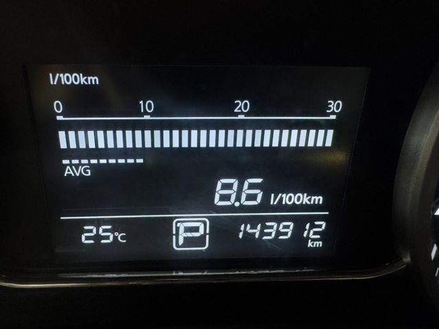 你沒看錯~我僅跑14萬公里 ~ I-KEY、定速、左右獨立空調、衛星導航、數位電視、後座出風口 可全貸 ~  第13張相片