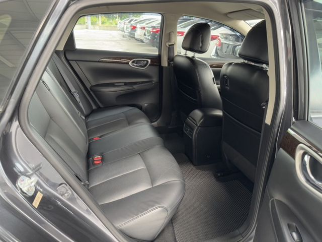 你沒看錯~我僅跑14萬公里 ~ I-KEY、定速、左右獨立空調、衛星導航、數位電視、後座出風口 可全貸 ~  第18張相片