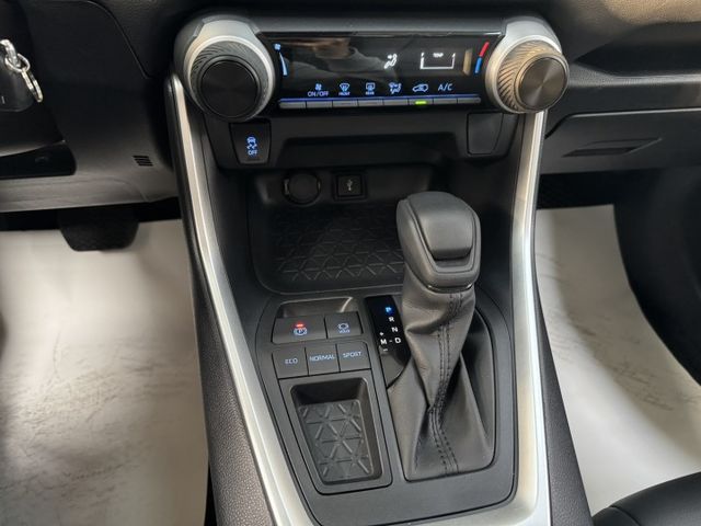 網友專屬優惠實施中 ~ 定速、ACC、車偏、TCS防滑、胎壓監控、後座出風口、後座分離傾倒 ! 可全貸 ~  第7張相片