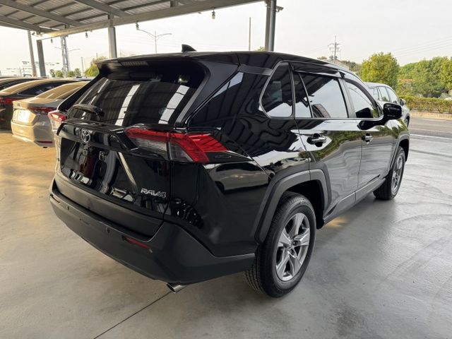 網友專屬優惠實施中 ~ 定速、ACC、車偏、TCS防滑、胎壓監控、後座出風口、後座分離傾倒 ! 可全貸 ~  第20張相片