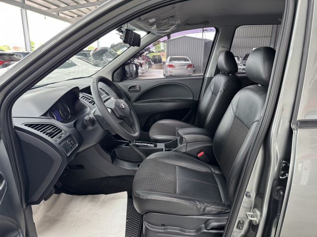 便宜一樣有好貨~歡迎比較~可以全額貸~ TCS防滑、胎壓監控、倒車顯影、光感應頭燈 !  第2張相片