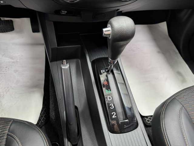 便宜一樣有好貨~歡迎比較~可以全額貸~ TCS防滑、胎壓監控、倒車顯影、光感應頭燈 !  第6張相片