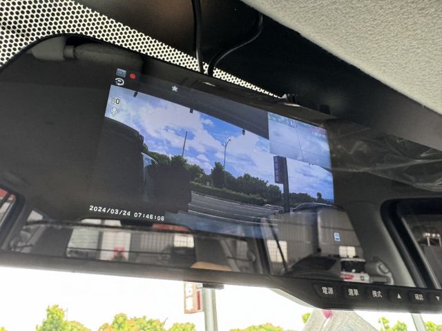 便宜一樣有好貨~歡迎比較~可以全額貸~ TCS防滑、胎壓監控、倒車顯影、光感應頭燈 !  第8張相片