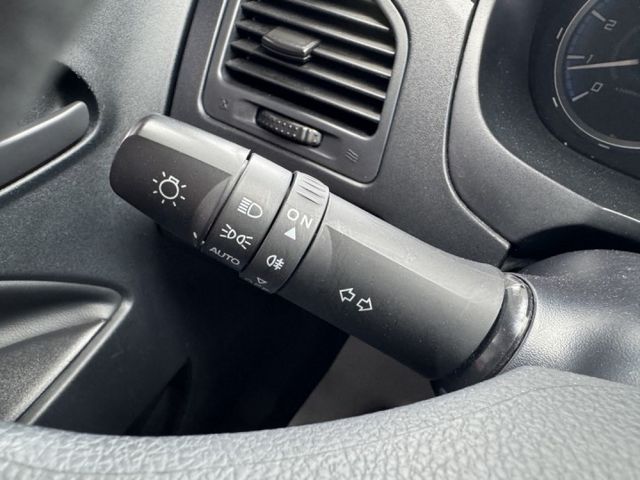 便宜一樣有好貨~歡迎比較~可以全額貸~ TCS防滑、胎壓監控、倒車顯影、光感應頭燈 !  第9張相片