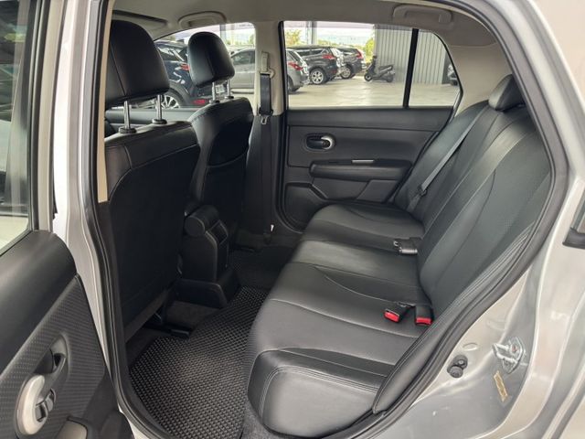 你沒看錯~我僅跑12萬~月繳4888輕鬆開回家 ~ 大螢幕安卓、抬頭顯示器、衛星導航、倒車顯影、備胎 !  第3張相片