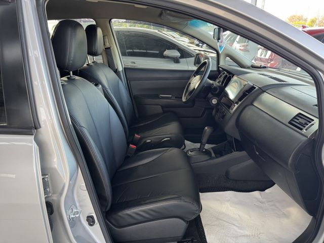 你沒看錯~我僅跑12萬~月繳4888輕鬆開回家 ~ 大螢幕安卓、抬頭顯示器、衛星導航、倒車顯影、備胎 !  第19張相片