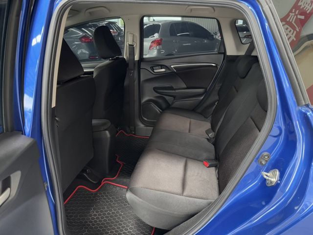 買車免求人~月繳5888輕鬆開回家 ~ 定速、換檔撥片、恆溫空調、倒車顯影、後座分離傾倒 ! 可全貸 ~  第3張相片