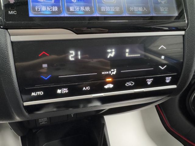 買車免求人~月繳5888輕鬆開回家 ~ 定速、換檔撥片、恆溫空調、倒車顯影、後座分離傾倒 ! 可全貸 ~  第9張相片