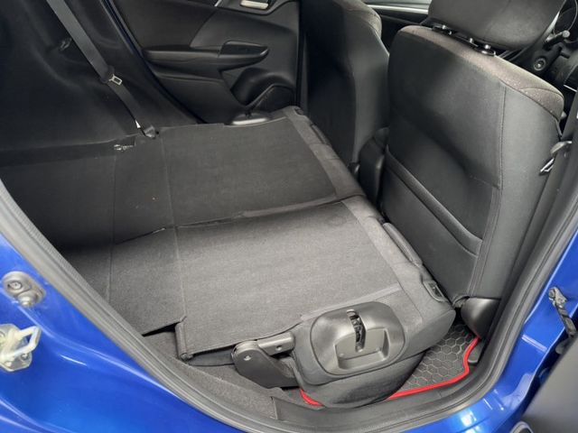 買車免求人~月繳5888輕鬆開回家 ~ 定速、換檔撥片、恆溫空調、倒車顯影、後座分離傾倒 ! 可全貸 ~  第17張相片