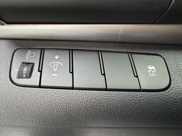 僅跑七萬多 ! 定速、大螢幕安卓機、TCS防滑、胎壓監控、光感應頭燈、後座出風口、後座分離傾倒 ~ 可全貸 !  第12張相片