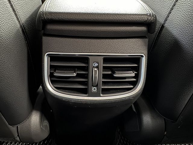 僅跑七萬多 ! 定速、大螢幕安卓機、TCS防滑、胎壓監控、光感應頭燈、後座出風口、後座分離傾倒 ~ 可全貸 !  第18張相片