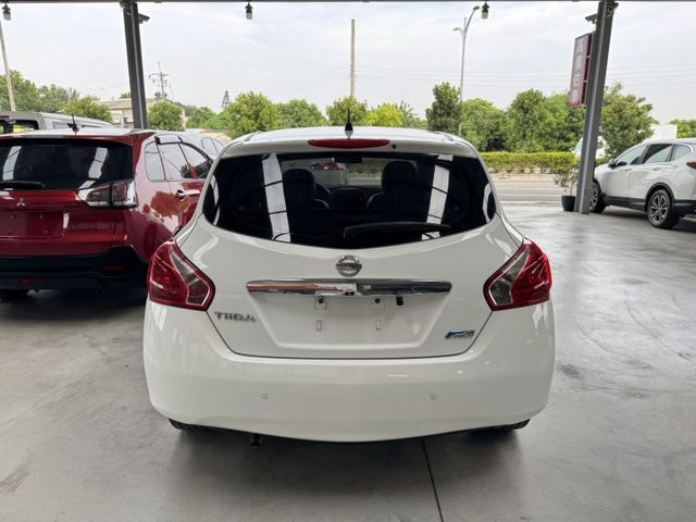 買車免求人~月繳6000輕鬆開回家 ~大螢幕安卓機、抬頭顯示器、後座分離傾倒、後座出風口 !  第15張相片