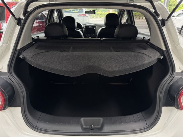 買車免求人~月繳6000輕鬆開回家 ~大螢幕安卓機、抬頭顯示器、後座分離傾倒、後座出風口 !  第16張相片