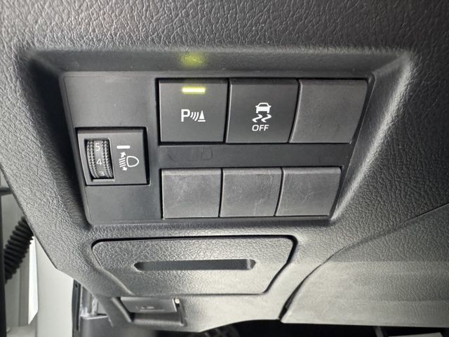 便宜一樣有好貨~月繳5888輕鬆開回家 ~ TCS防滑、胎壓監控、光感應頭燈、倒車顯影、ISOFIX、後座分離傾倒 !  第9張相片