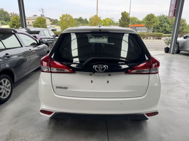 便宜一樣有好貨~月繳5888輕鬆開回家 ~ TCS防滑、胎壓監控、光感應頭燈、倒車顯影、ISOFIX、後座分離傾倒 !  第13張相片